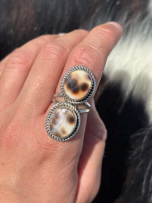 Native American, Hand-Made, Cowrie & Sterling Silver Ring
